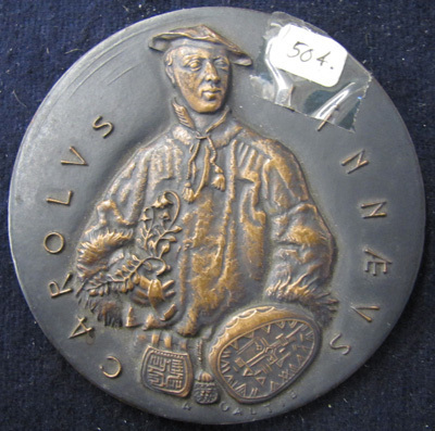 P504
<br/>
Carolus Linnaeus
<br/>
<em>Galtie, André</em>